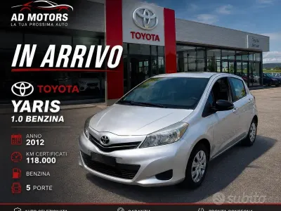 Usata Toyota Yaris Lounge 69 CV (50 kW) 2013 Grigio Utilitaria
