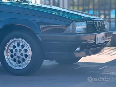 Usata Alfa Romeo 75 148 CV (108 kW) 1991 Nero Berlina