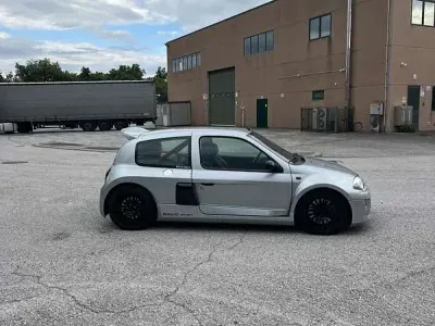 Usata Renault Clio II 226 CV (166 kW) 2001 Berlina