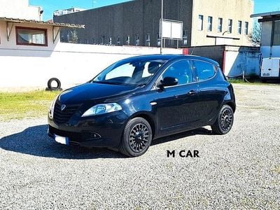 Usata Lancia Ypsilon 69 CV (50 kW) 2015 Nero Utilitaria