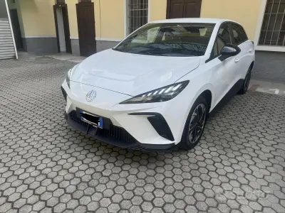 Usata MG MG4 EV 53 kW (73 CV) 2023 Bianco Utilitaria