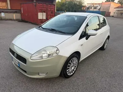 Usata Fiat Grande Punto 65 CV (47 kW) 2008 Bianco Utilitaria