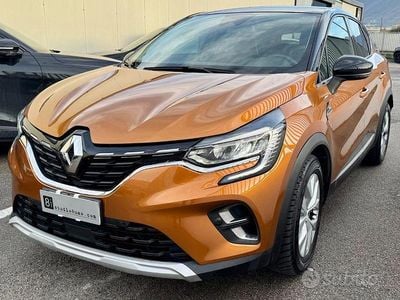 Usata Renault Captur Intens 145 CV (106 kW) 2022 Arancione SUV