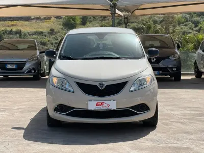 Usata Lancia Ypsilon Silver 95 CV (69 kW) 2017 Beige Utilitaria