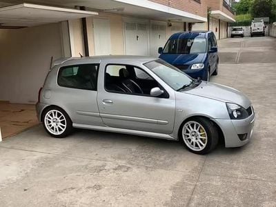 Käytetty Renault Clio II R.S. 179 HP (131 kW) 2003 Harmaa Sedan