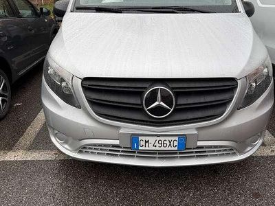 Usata Mercedes Vito 102 CV (75 kW) 2023 Argento Furgone