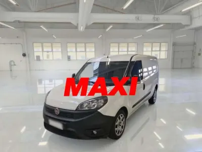 Usata Fiat Doblò 90 CV (66 kW) 2022 Bianco Monovolume
