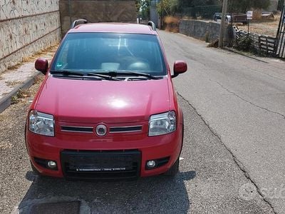 Usata Fiat Panda 4x4 69 CV (50 kW) 2011 Rosso Utilitaria