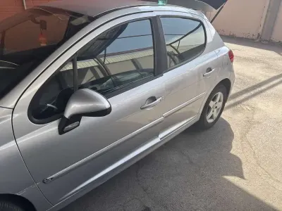 Usata Peugeot 207 73 CV (53 kW) 2011 Berlina