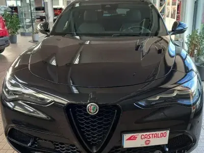Second-hand Alfa Romeo Stelvio 209 CP (153 kW) 2023 Negru SUV