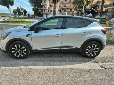 Grigio Usata 2024 Renault Captur SUV | 20.500 € (Buon prezzo)