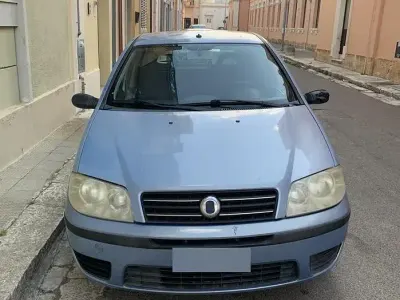 Usata Fiat Punto 60 CV (44 kW) 2005 Bluazzurro Utilitaria