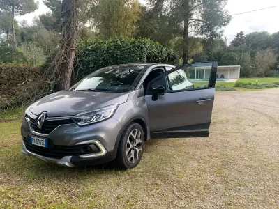 Usata Renault Captur 90 CV (66 kW) 2017 Grigio SUV