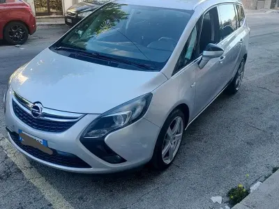 Usata Opel Zafira Tourer 110 CV (80 kW) 2012 Grigio Monovolume