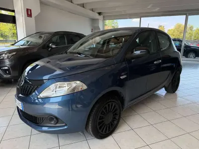 Usata Lancia Ypsilon Silver 69 CV (50 kW) 2023 Blu/azzurro Utilitaria