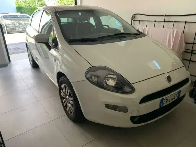 Usata Fiat Grande Punto 69 CV (50 kW) 2014 Bianco Utilitaria