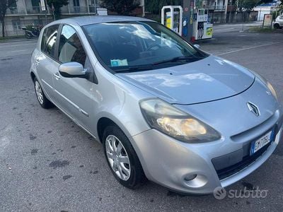 Second-hand Renault Clio IV 75 CP (55 kW) 2012 Gri Berlinǎ
