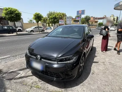 Usata VW Polo R-line 95 CV (69 kW) 2023 Nero Utilitaria