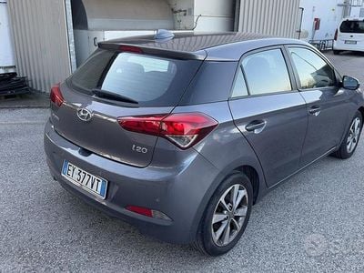 Usata Hyundai i20 75 CV (55 kW) 2015 Grigio Berlina