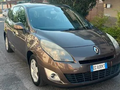 Usata Renault Scenic E-Tech 110 CV (80 kW) 2011 Marrone Monovolume