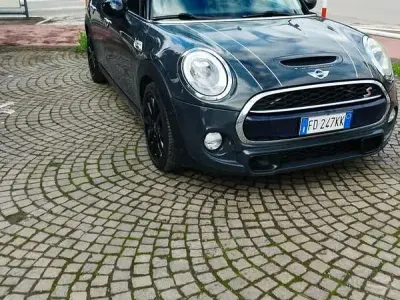 Usata Mini Cooper SD Business 170 CV (125 kW) 2016 Blu/azzurro Utilitaria