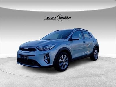 Usata Kia Stonic Style 101 CV (74 kW) 2022 Argento SUV