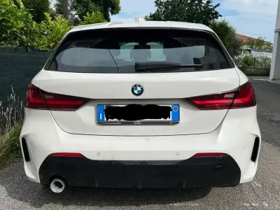 Usata BMW 116 M Sport 116 CV (85 kW) 2020 Bianco Utilitaria