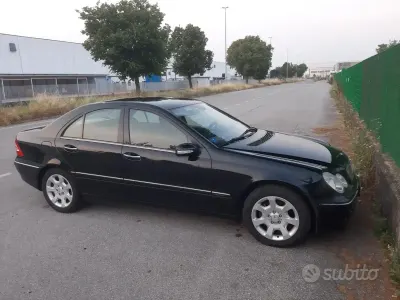 Usata Mercedes C220 150 CV (110 kW) 2006 Nero Berlina