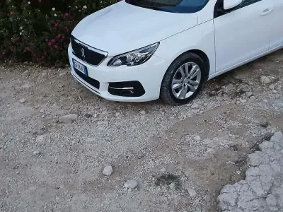 Usata Peugeot 308 102 CV (75 kW) 2019 Bianco Station wagon