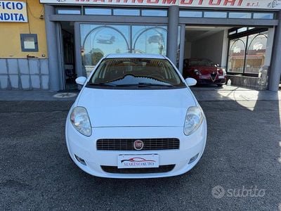 Usata Fiat Grande Punto Dynamic 77 CV (56 kW) 2009 Bianco Utilitaria