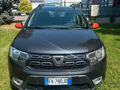 Usado Dacia Sandero 90 CV (66 kW) 2017 Gris Familiar