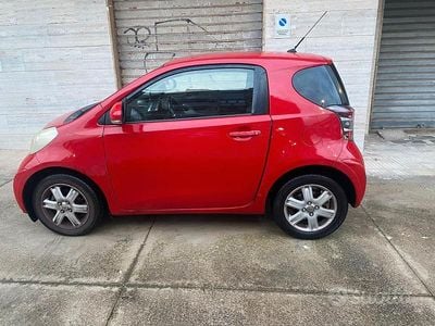 Usata Toyota iQ 68 CV (50 kW) 2010 Rosso Utilitaria