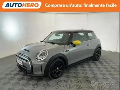 Usata Mini Cooper SE Classic 75 kW (102 CV) 2021 Grigio Utilitaria