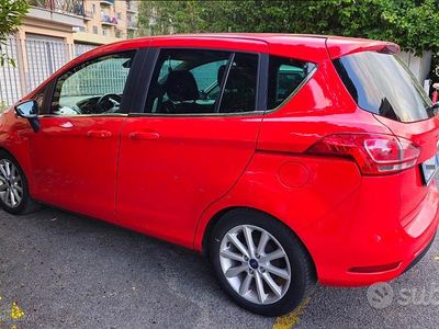Begagnad Ford B-MAX Titanium 90 HK (66 kW) 2017 Röd Minibuss