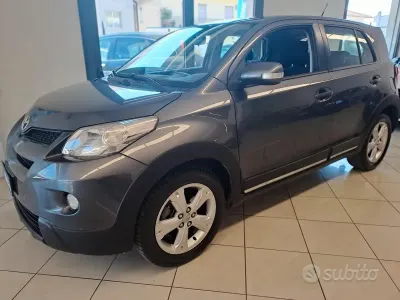 Usata Toyota Urban Cruiser Sol 90 CV (66 kW) 2010 Grigio Utilitaria