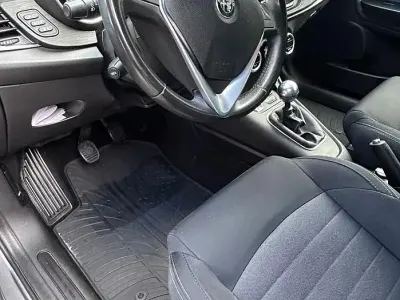 Usata Alfa Romeo Giulietta 120 CV (88 kW) 2017 Grigio Utilitaria