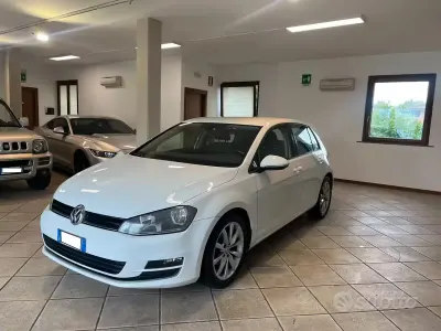 Käytetty VW Golf VII Highline 105 HP (77 kW) 2014 Valkoinen Sedan
