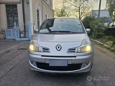 Usata Renault Modus 113 CV (83 kW) 2011 Grigio Monovolume