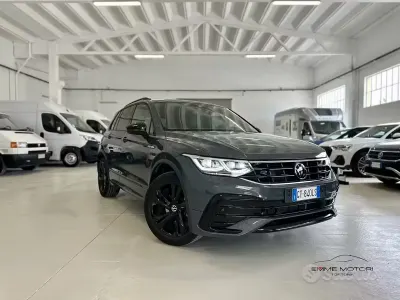 Usata VW Tiguan R-line 150 CV (110 kW) 2024 Grigio SUV