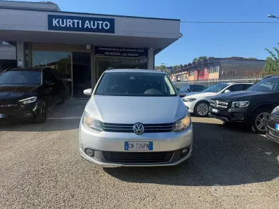 Begagnad VW Touran Comfortline 105 HK (77 kW) 2013 Grå Minibuss