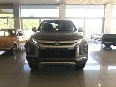 usata Mitsubishi L200 D.cab 2.3d Diamond 4wd 150cv auto