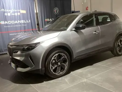 Usata Alfa Romeo Junior 114 kW (156 CV) 2025 Grigio SUV