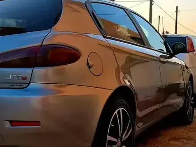 Usata Alfa Romeo 147 150 CV (110 kW) 2006 Grigio Utilitaria