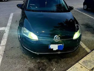 Usata VW Golf VII Highline 105 CV (77 kW) 2014 Berlina
