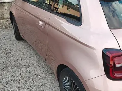 Usata Fiat 500e Icon 42 kW (58 CV) 2022 Viola Berlina