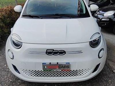 Usata Fiat 500e Action 69 kW (95 CV) 2021 Bianco Berlina