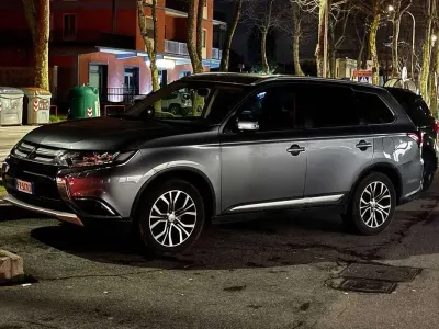 Usata Mitsubishi Outlander 150 CV (110 kW) 2017 Grigio SUV