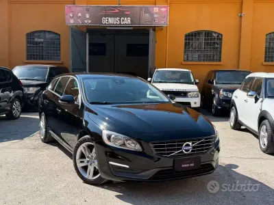 Usata Volvo V60 R-Design Momentum 181 CV (133 kW) 2014 Nero Station wagon