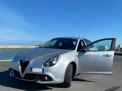 Usata Alfa Romeo Giulietta Business 120 CV (88 kW) 2019 Argento Utilitaria
