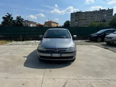 Usata Opel Corsa Comfort 75 CV (55 kW) 2002 Grigio Utilitaria